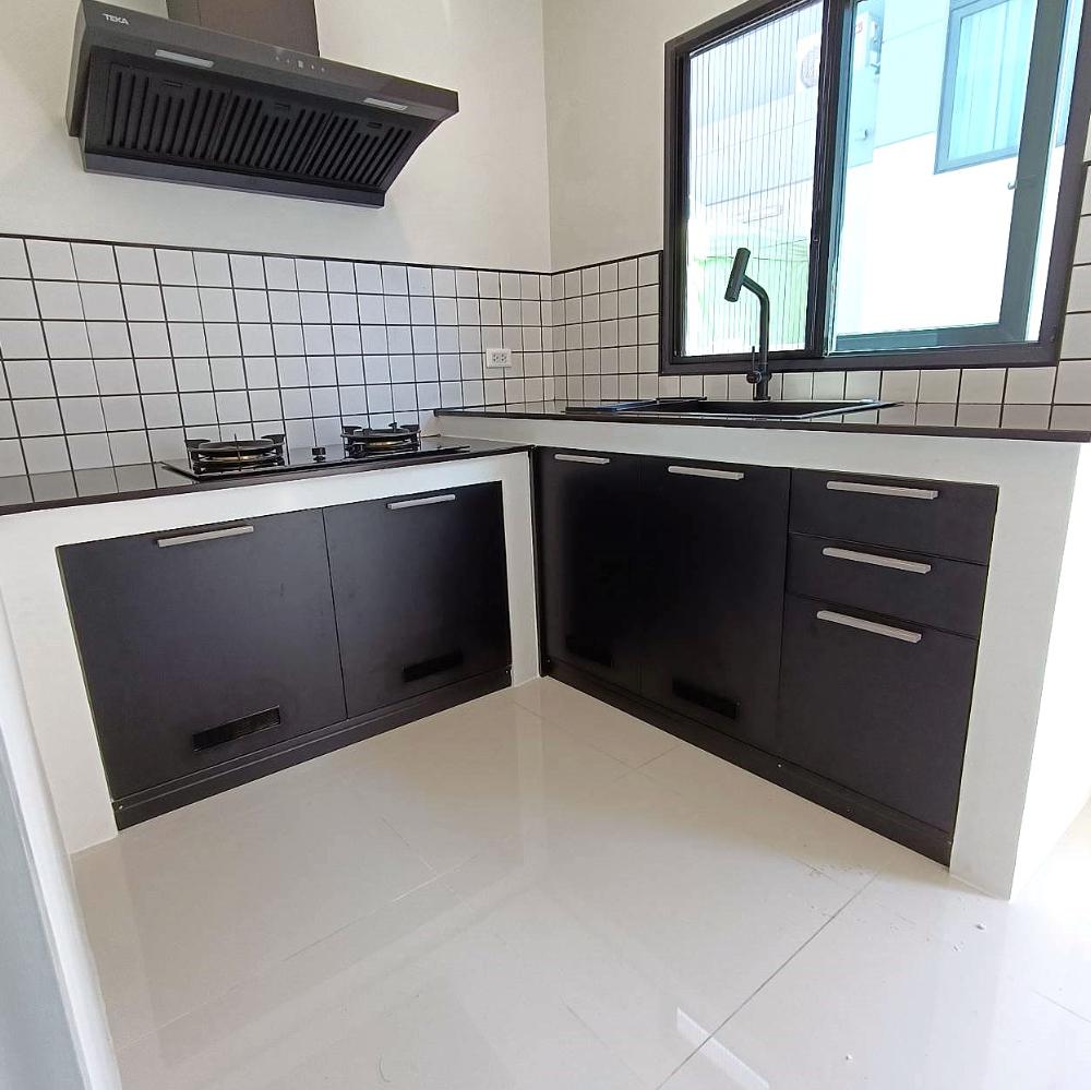 ชุดครัวปูนบานซิงค์ บานอบสีดำ