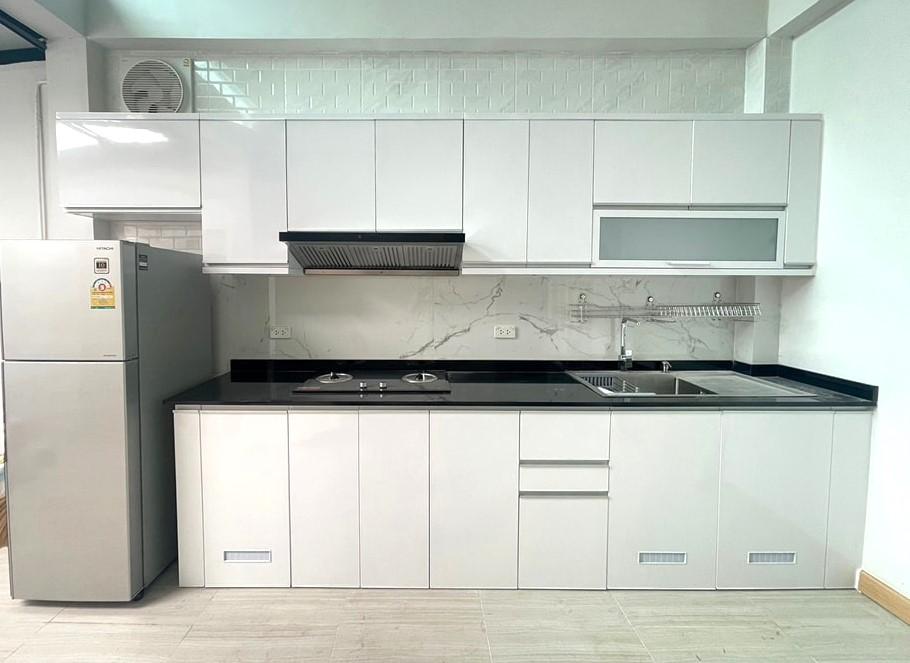 บิ้วอินครัวปูน บานอบสีขาว