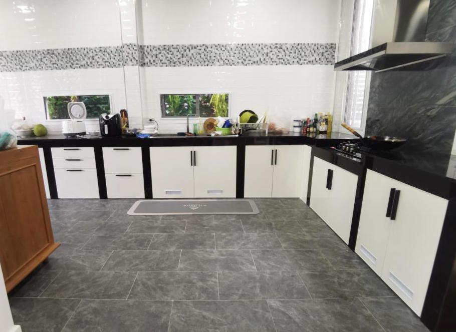 ครัวปูน บานซิงค์ บานสีขาว