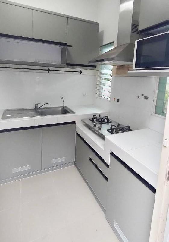 ครัวปูน บานซิงค์ บานสีเทา