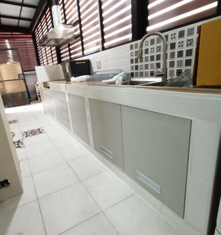 ชุดครัวปูน บานสีควันบุหรี่