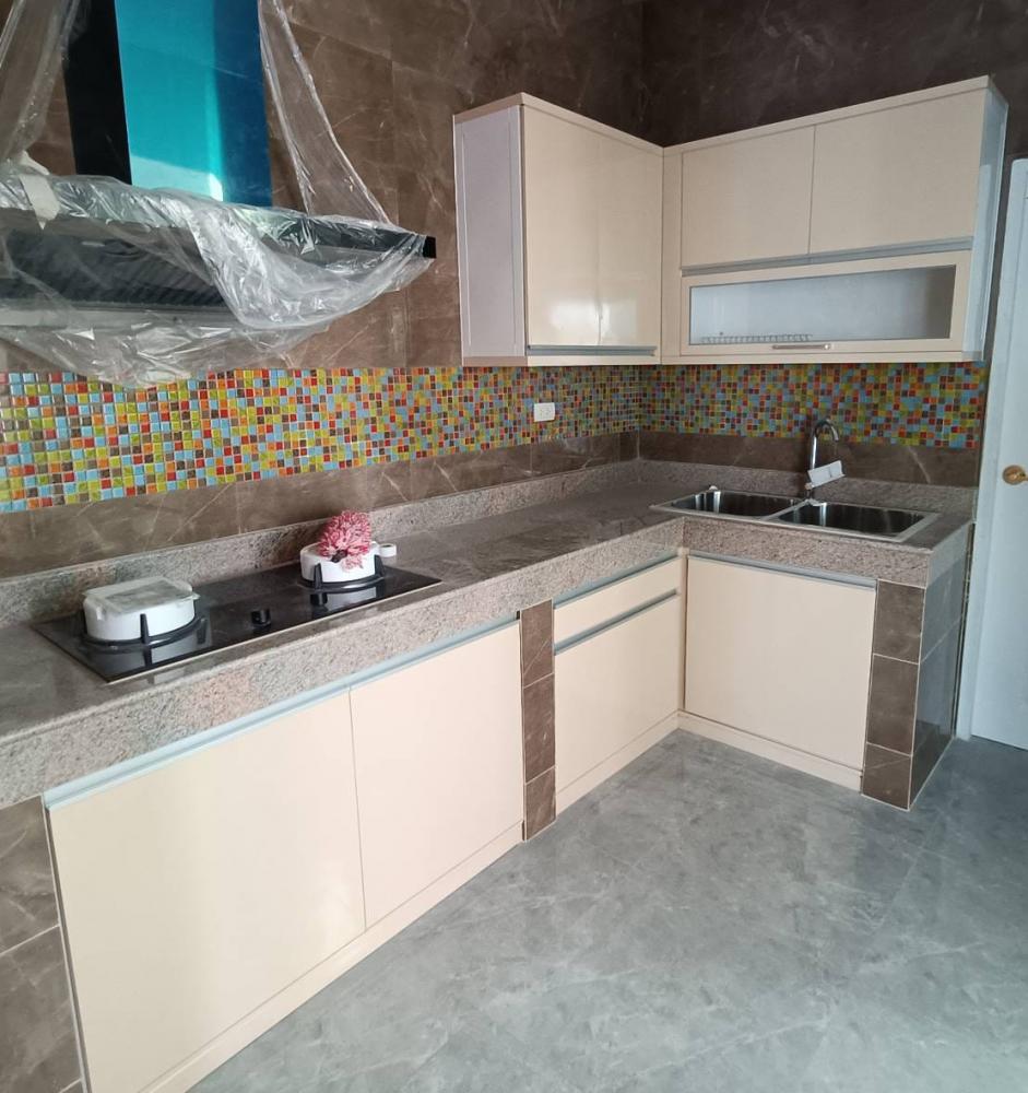 ครัวปูน บานซิงค์ บานสีเบจ