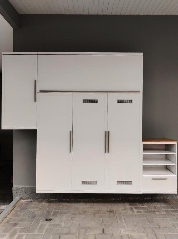 ตู้รองเท้า ตู้เก็บของ บานสีควันบุหรี