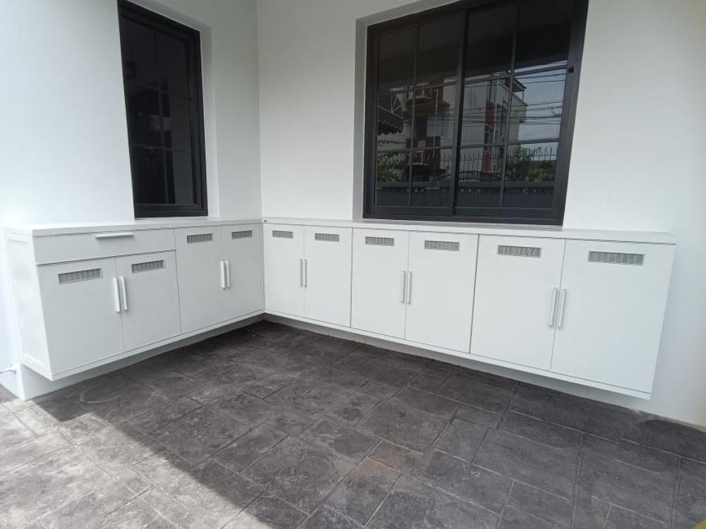 ตู้รองเท้าบานเปิดสีขาวควัน