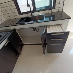 ชุดครัวปูนบานซิงค์ บานอบสีดำ