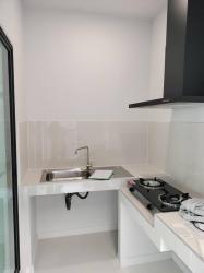 ครัวปูน บานซิงค์ บานอบสีขาว