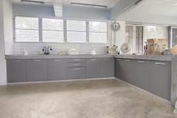 ครัวปูน บานซิงค์ บานอบสีเทา