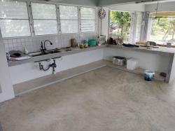 ครัวปูน บานซิงค์ บานอบสีเทา