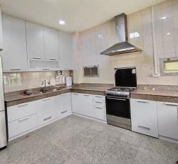 ครัวปูน ตู้เก็บจาน บานสีควันบุหรี่