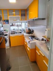 ครัวปูน บานซิงค์ บานสีเหลือง