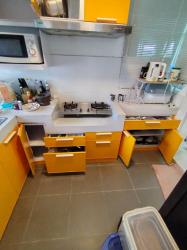 ครัวปูน บานซิงค์ บานสีเหลือง