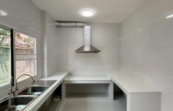 บิ้วอินครัวปูน บานอบสีเทาเทคเจอร์