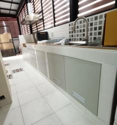 ชุดครัวปูน บานสีควันบุหรี่