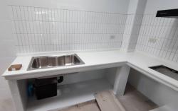 ครัวปูน บานซิงค์ บานสีฟ้าเทา