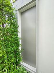 ตู้รองเท้ากันชื้น บานเปิดอบสีเทา