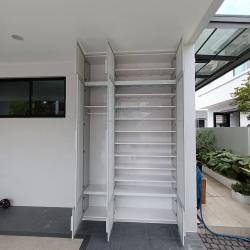 ตู้รองเท้าบานเปิดสีขาวควัน