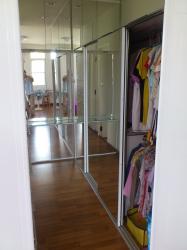 บานกระจกเงา ชั้นวางเสื้อผ้ากระจกใส ขนาดกว้าง3.4*สูง2.6 ม.